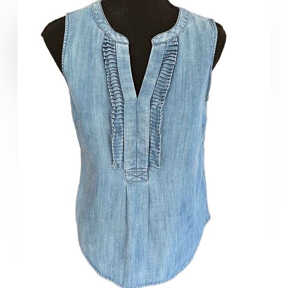 Talbots sleeveless split neck ruffle front chambray top, size XS - Picture 1 of 5
